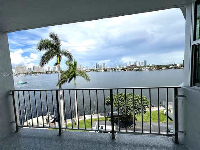 16558 NE 26th Avenue 5D, North Miami Beach, FL 33160