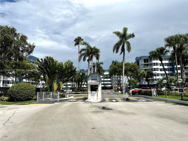 16558 NE 26th Avenue 5D, North Miami Beach, FL 33160