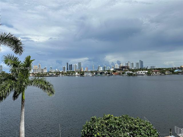 16558 NE 26th Avenue 5D, North Miami Beach, FL 33160