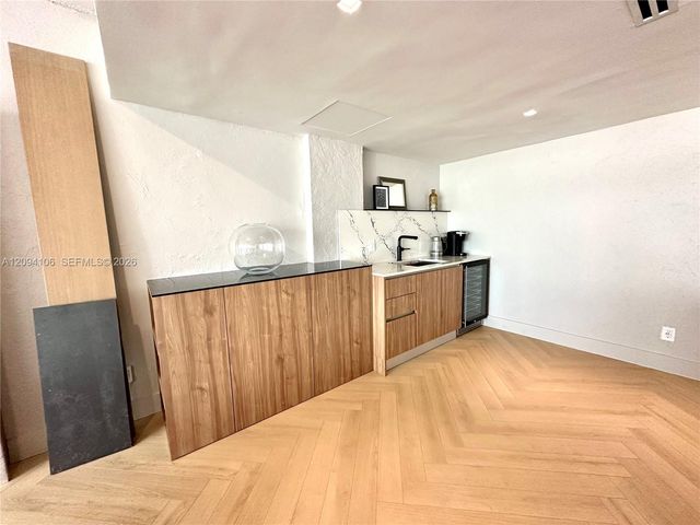 16558 NE 26th Avenue 5D, North Miami Beach, FL 33160