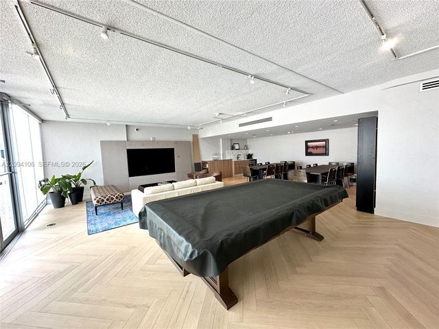16558 NE 26th Avenue 5D, North Miami Beach, FL 33160