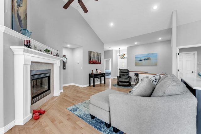 377 E Degraffenreid Street, Springfield, MO 65810