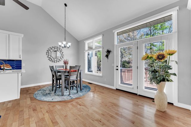 377 E Degraffenreid Street, Springfield, MO 65810