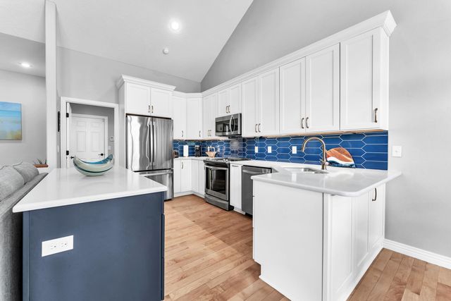 377 E Degraffenreid Street, Springfield, MO 65810