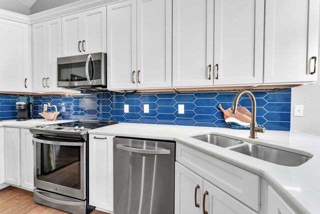 377 E Degraffenreid Street, Springfield, MO 65810