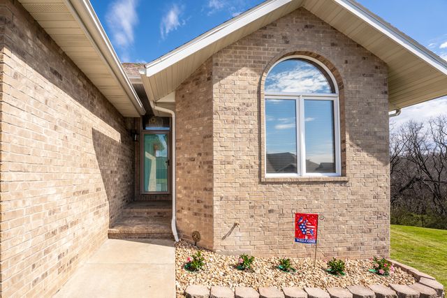 377 E Degraffenreid Street, Springfield, MO 65810