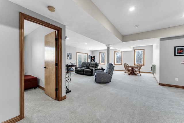 377 E Degraffenreid Street, Springfield, MO 65810