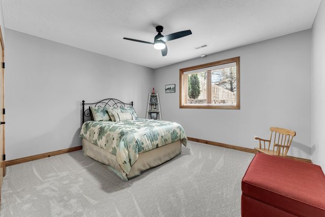 377 E Degraffenreid Street, Springfield, MO 65810