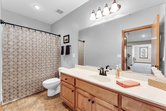 377 E Degraffenreid Street, Springfield, MO 65810