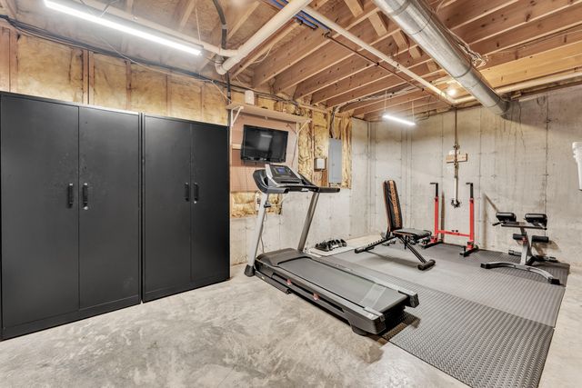 377 E Degraffenreid Street, Springfield, MO 65810