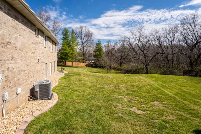 377 E Degraffenreid Street, Springfield, MO 65810