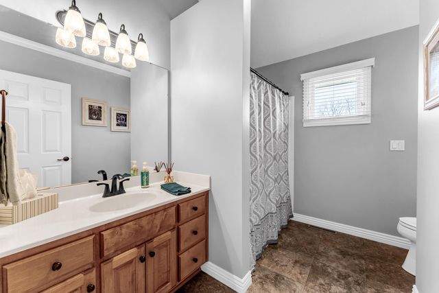 377 E Degraffenreid Street, Springfield, MO 65810