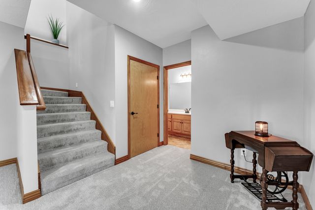 377 E Degraffenreid Street, Springfield, MO 65810