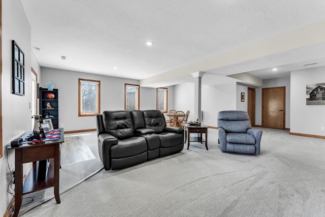 377 E Degraffenreid Street, Springfield, MO 65810