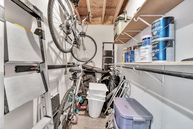 377 E Degraffenreid Street, Springfield, MO 65810