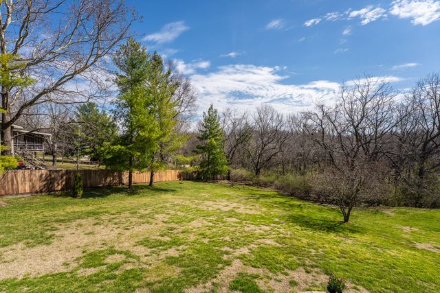 377 E Degraffenreid Street, Springfield, MO 65810