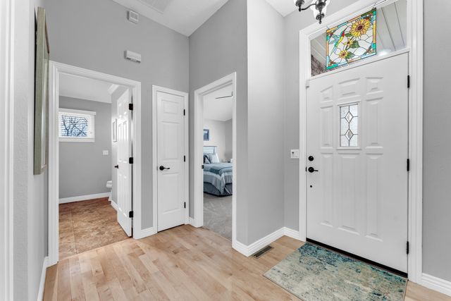 377 E Degraffenreid Street, Springfield, MO 65810