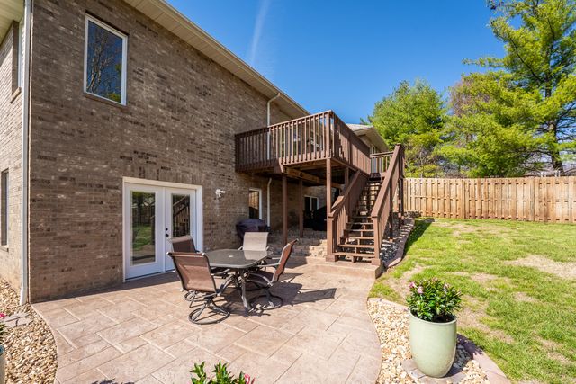 377 E Degraffenreid Street, Springfield, MO 65810