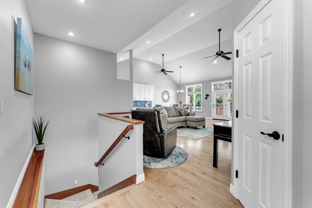 377 E Degraffenreid Street, Springfield, MO 65810