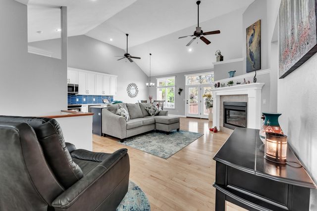 377 E Degraffenreid Street, Springfield, MO 65810