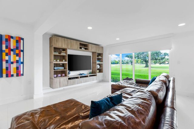 3759 Oaks Clubhouse Drive P7, Pompano Beach, FL 33069