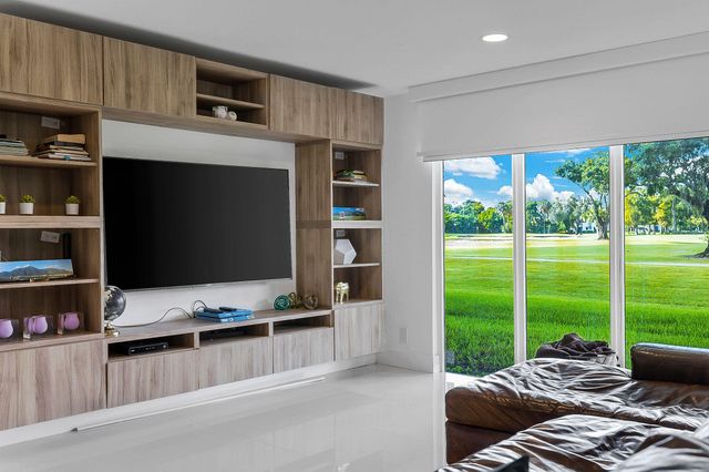3759 Oaks Clubhouse Drive P7, Pompano Beach, FL 33069