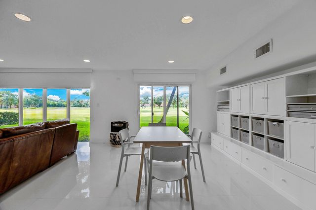 3759 Oaks Clubhouse Drive P7, Pompano Beach, FL 33069