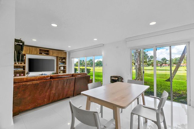 3759 Oaks Clubhouse Drive P7, Pompano Beach, FL 33069