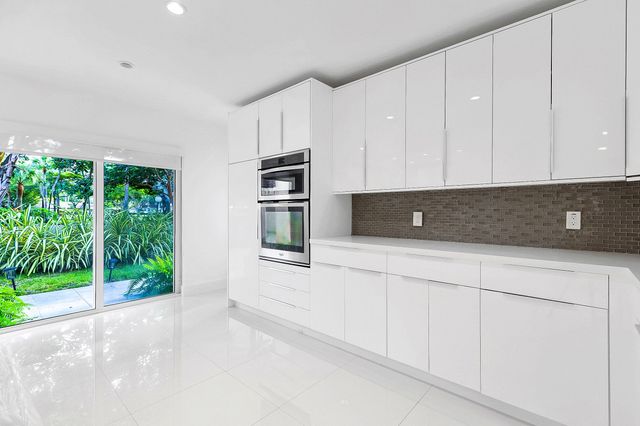 3759 Oaks Clubhouse Drive P7, Pompano Beach, FL 33069