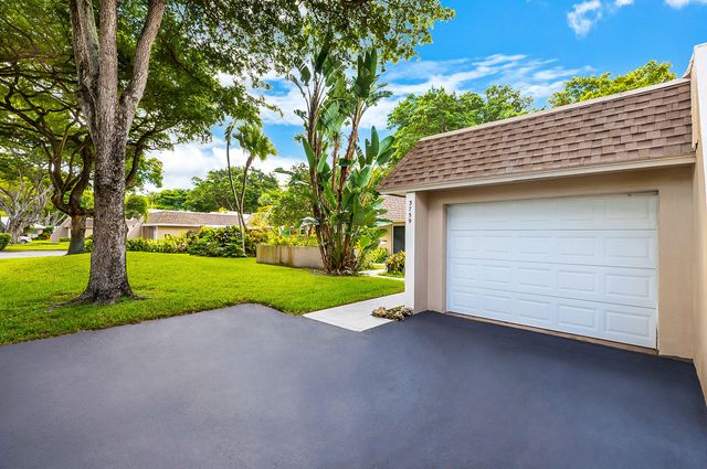 3759 Oaks Clubhouse Drive P7, Pompano Beach, FL 33069