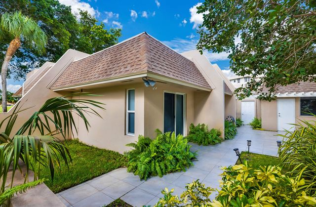 3759 Oaks Clubhouse Drive P7, Pompano Beach, FL 33069
