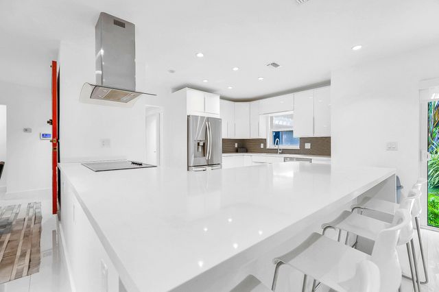 3759 Oaks Clubhouse Drive P7, Pompano Beach, FL 33069