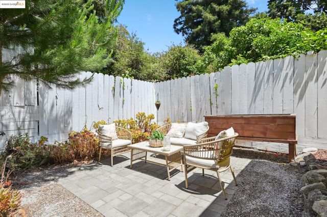3316 Coolidge Ave, Oakland, CA 94602