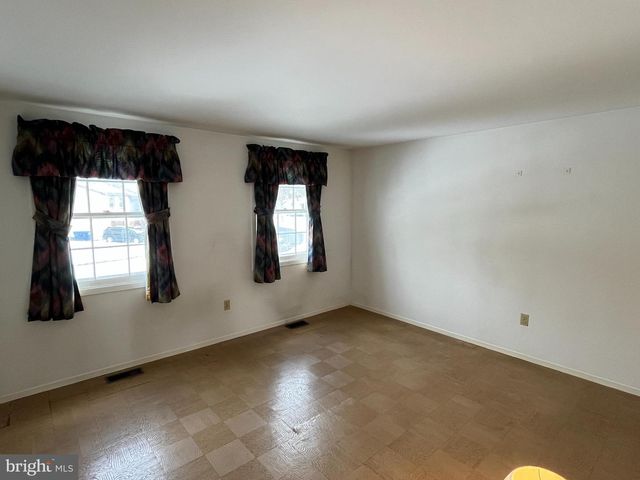 19 NEPTUNE LN, Willingboro, NJ 08046