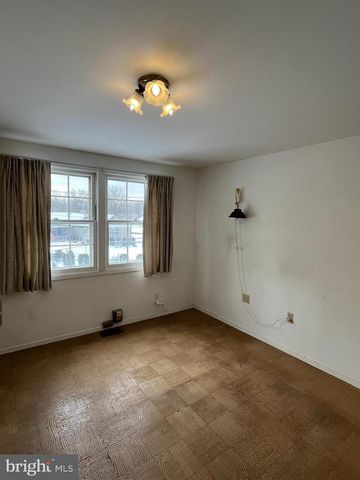 19 NEPTUNE LN, Willingboro, NJ 08046