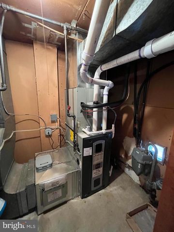 19 NEPTUNE LN, Willingboro, NJ 08046