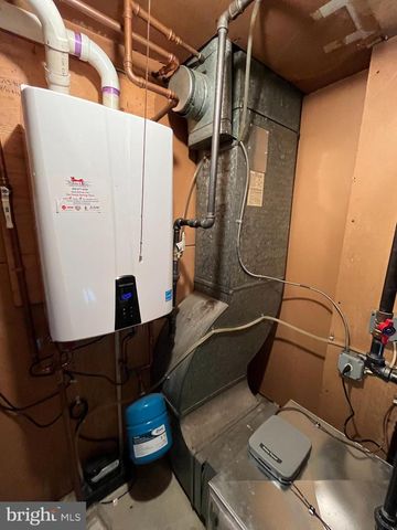 19 NEPTUNE LN, Willingboro, NJ 08046