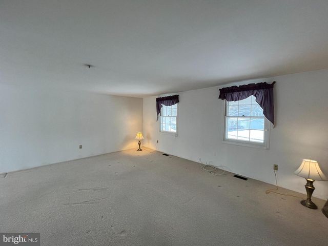 19 NEPTUNE LN, Willingboro, NJ 08046