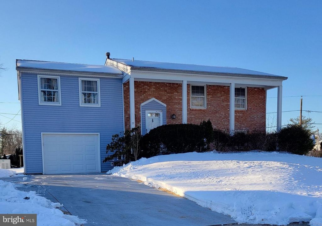 19 NEPTUNE LN, Willingboro, NJ 08046