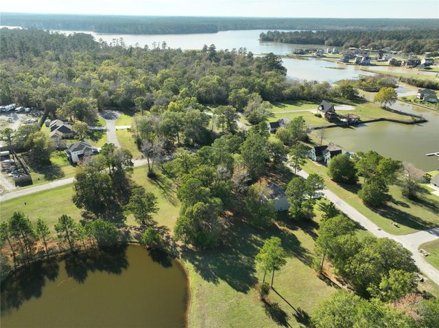 7 Silver Lakes Drive, Huntsville, TX 77340