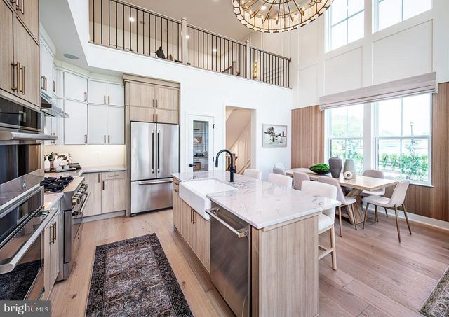 5 CHERRY LN, West Windsor, NJ 08550