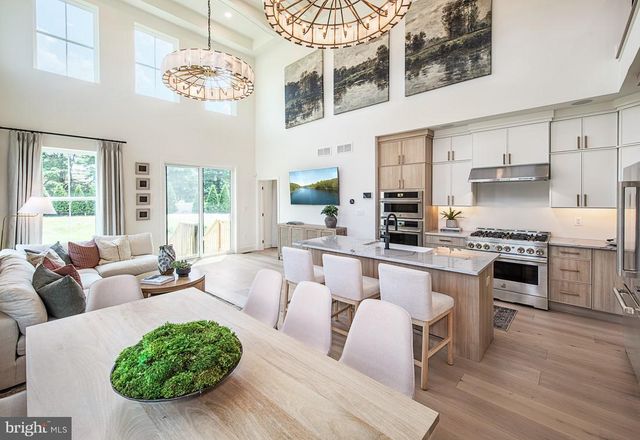 5 CHERRY LN, West Windsor, NJ 08550