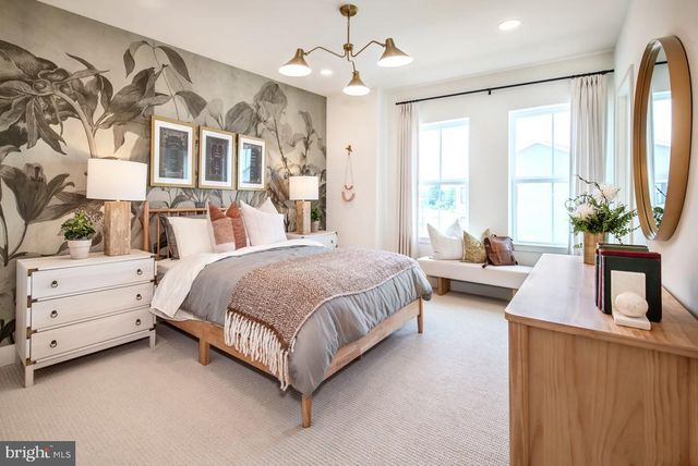 5 CHERRY LN, West Windsor, NJ 08550