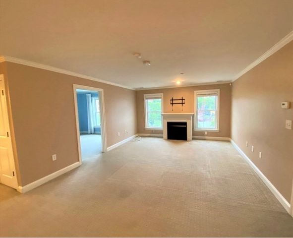8 Crowninshield St 212, Peabody, MA 01960