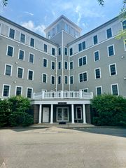 8 Crowninshield St 212, Peabody, MA 01960