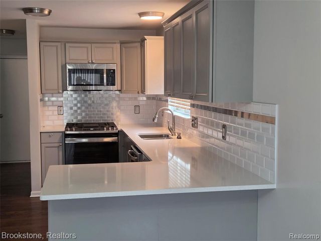 35484 Grant, New Baltimore, MI 48047