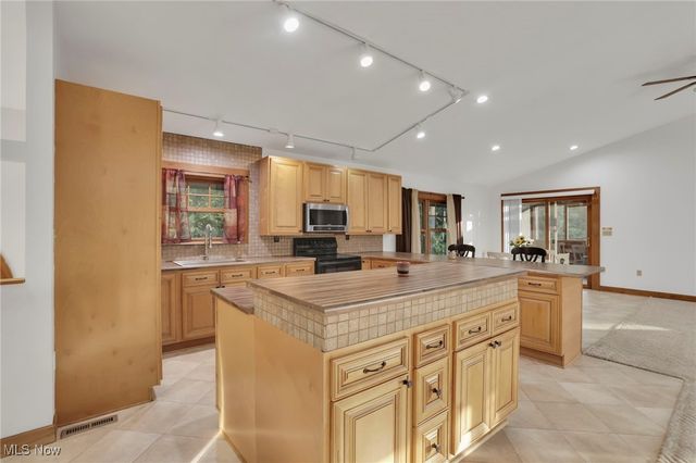 57764 Fairway Drive, Senecaville, OH 43780