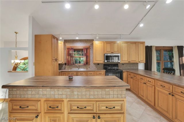 57764 Fairway Drive, Senecaville, OH 43780