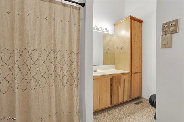 57764 Fairway Drive, Senecaville, OH 43780