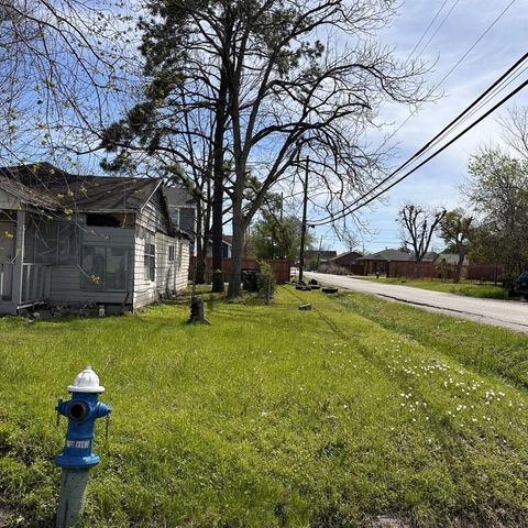 7402 Amarillo Street, Houston, TX 77020